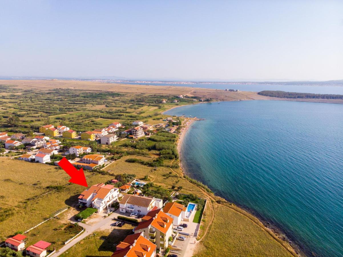 Apartments Crljenko Povljana Bagian luar foto