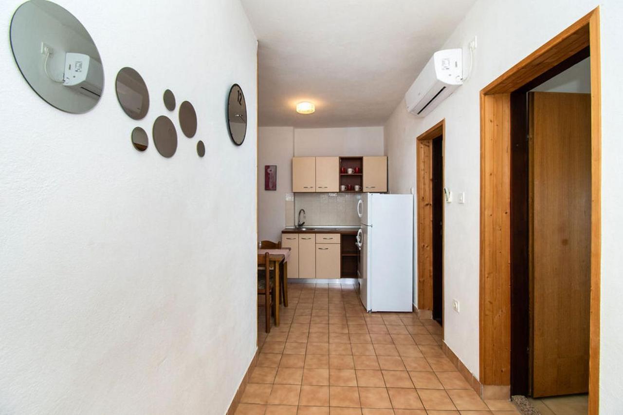 Apartments Crljenko Povljana Bagian luar foto