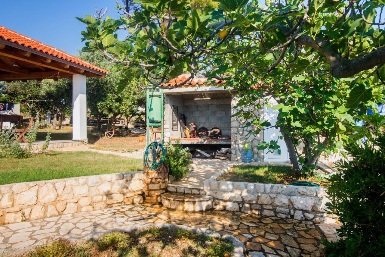 Apartments Crljenko Povljana Bagian luar foto