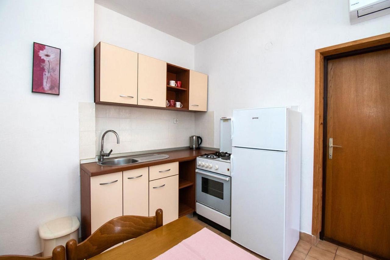 Apartments Crljenko Povljana Bagian luar foto