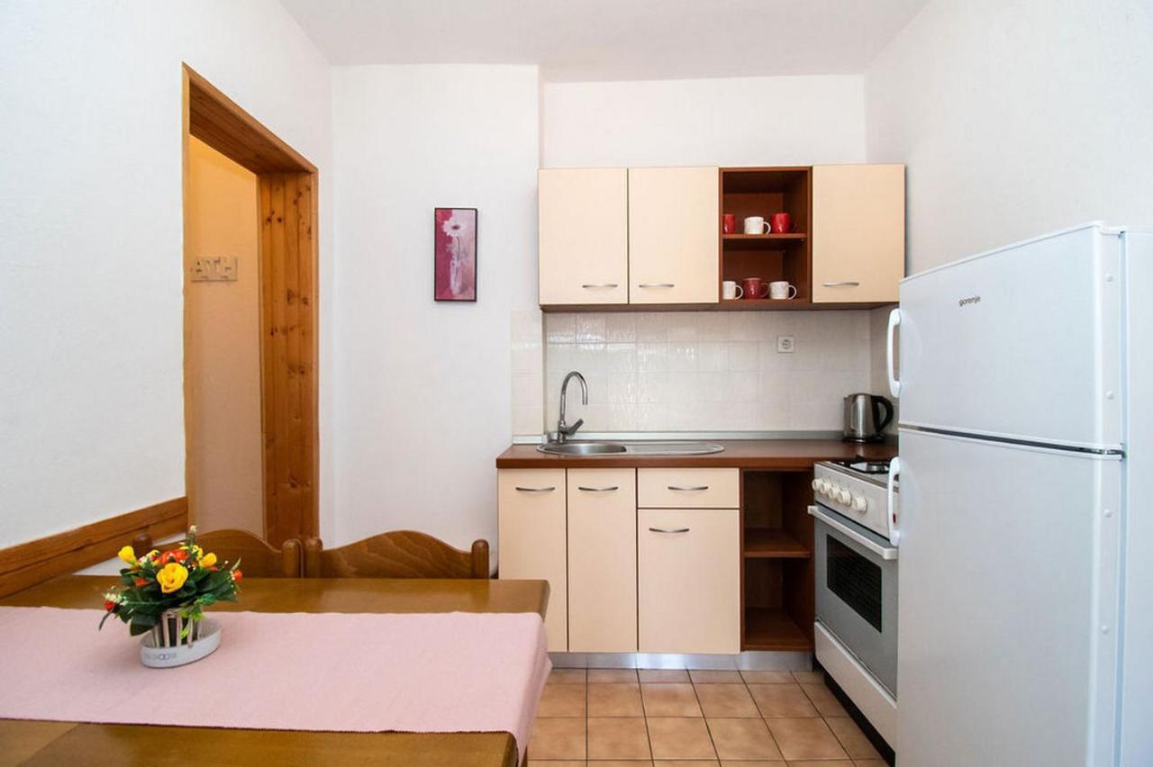 Apartments Crljenko Povljana Bagian luar foto