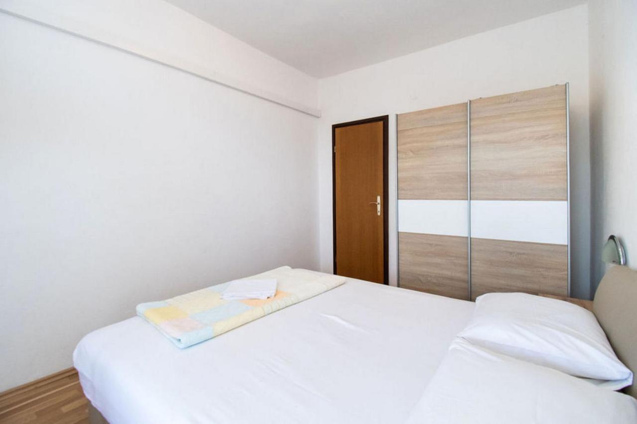 Apartments Crljenko Povljana Bagian luar foto