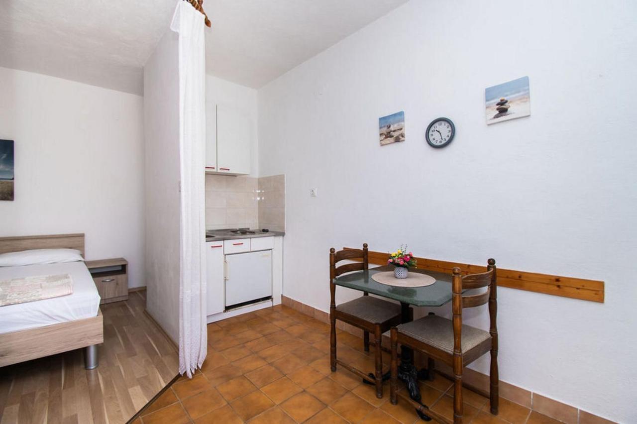 Apartments Crljenko Povljana Bagian luar foto