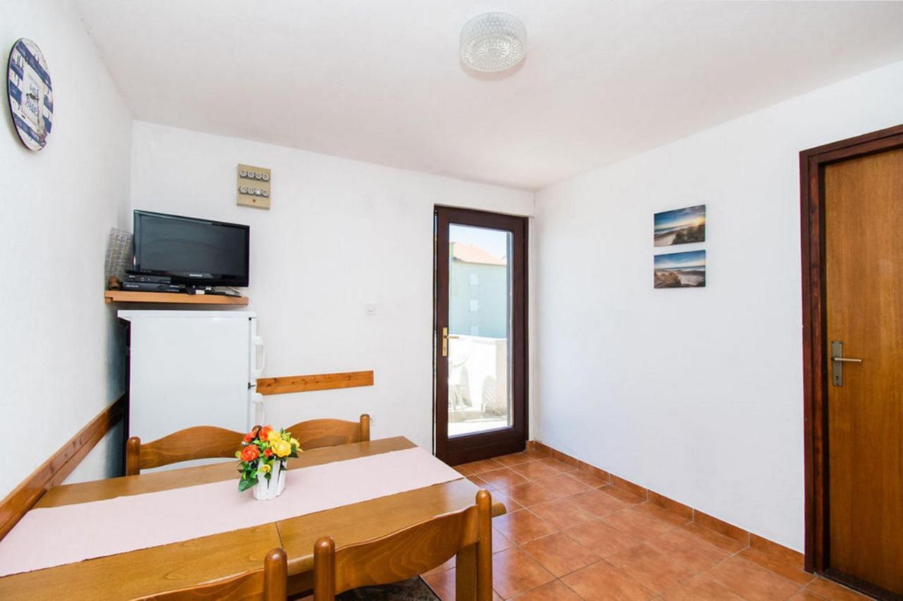 Apartments Crljenko Povljana Bagian luar foto