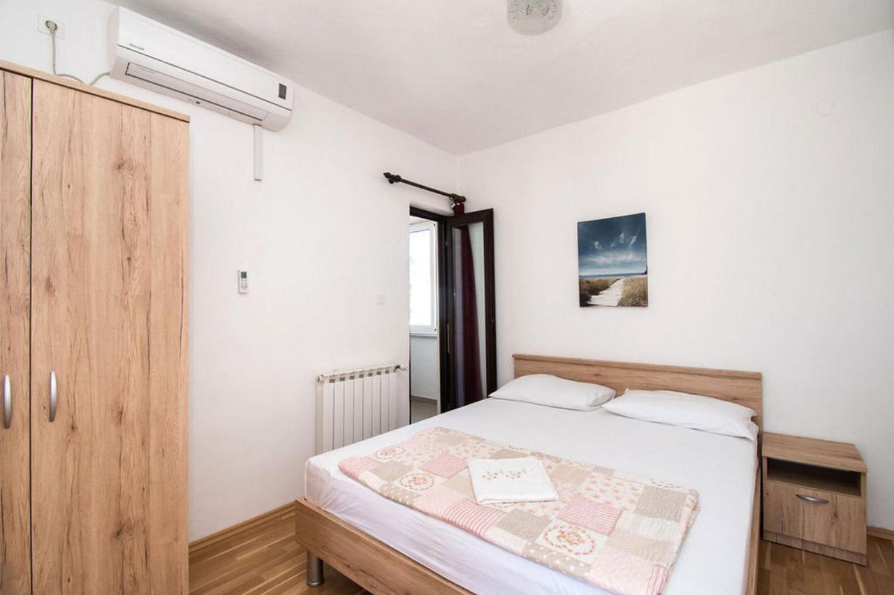 Apartments Crljenko Povljana Bagian luar foto