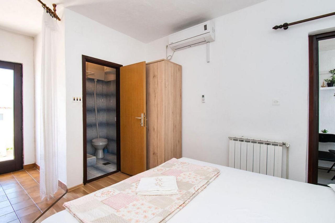 Apartments Crljenko Povljana Bagian luar foto