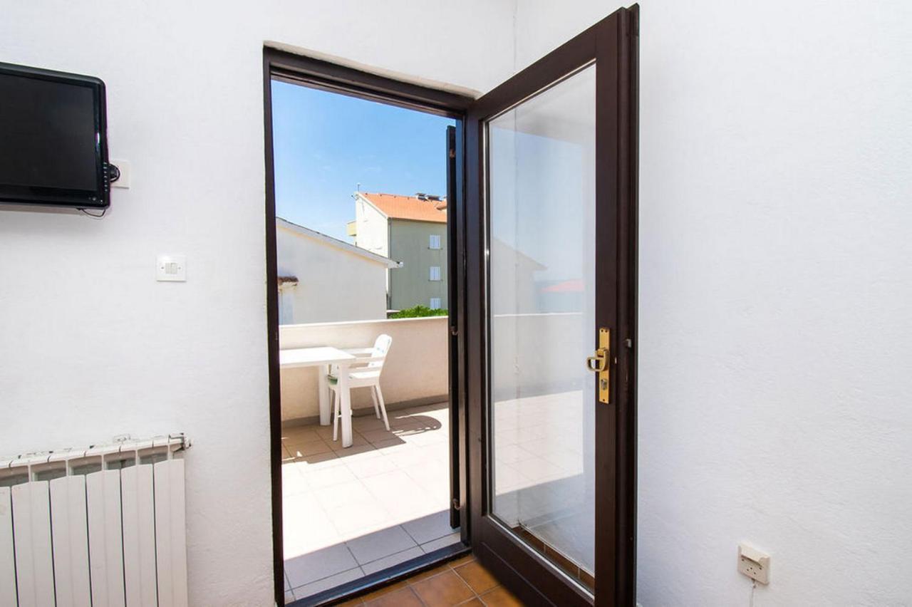 Apartments Crljenko Povljana Bagian luar foto