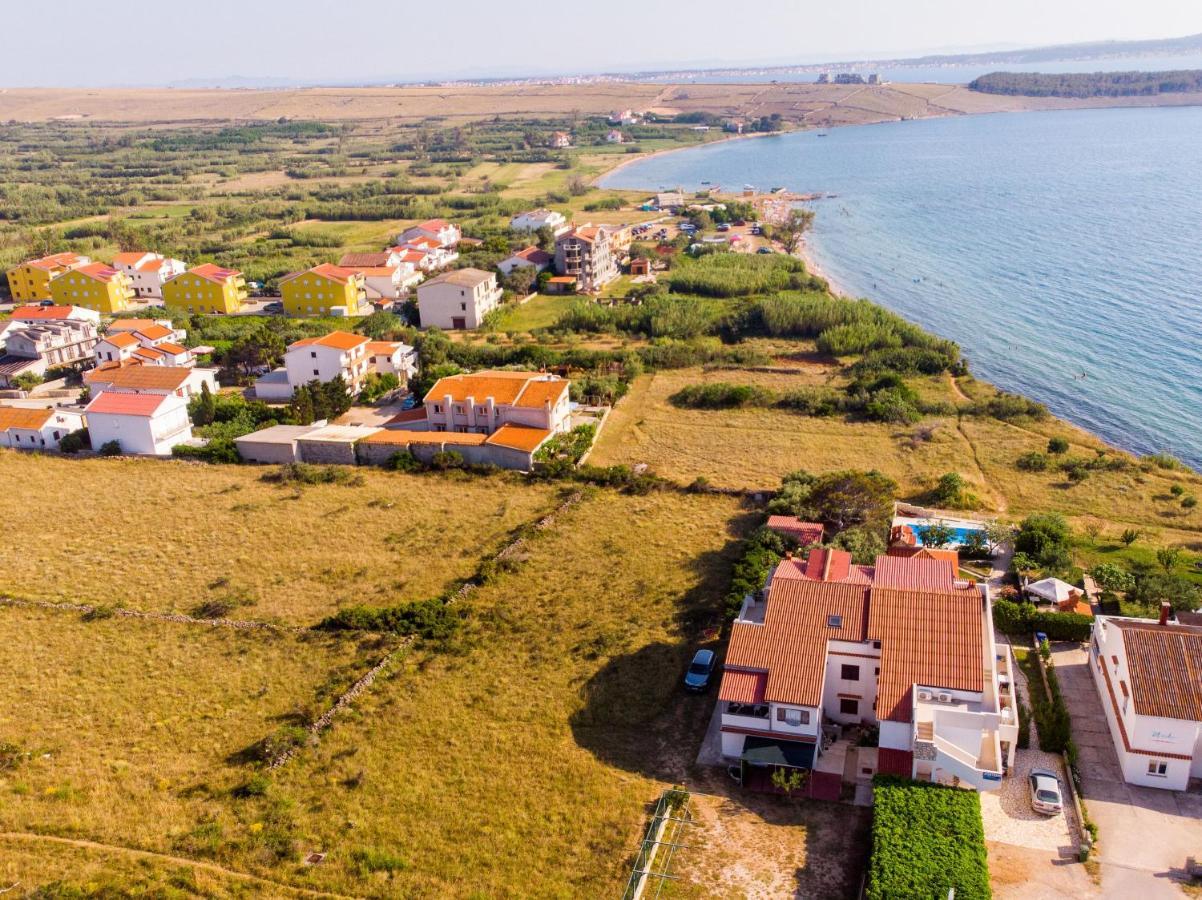 Apartments Crljenko Povljana Bagian luar foto