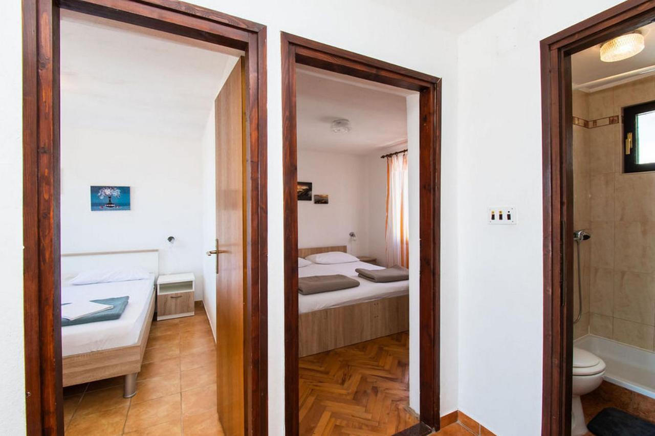 Apartments Crljenko Povljana Bagian luar foto