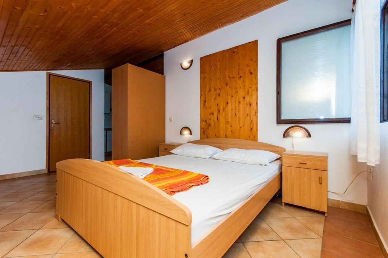 Apartments Crljenko Povljana Bagian luar foto