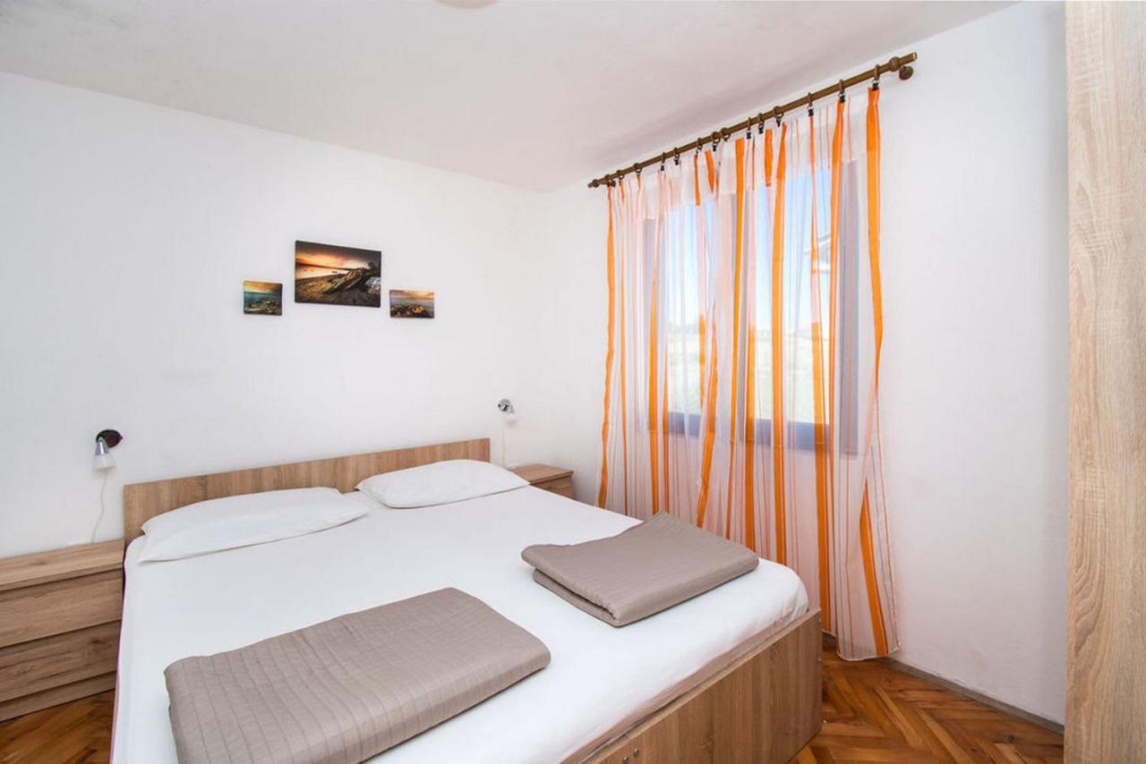Apartments Crljenko Povljana Bagian luar foto