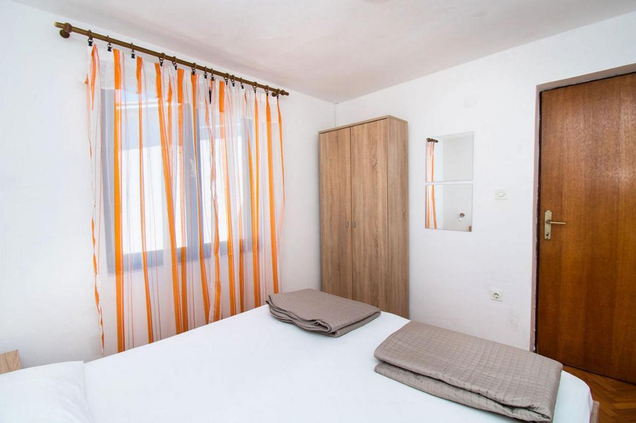 Apartments Crljenko Povljana Bagian luar foto