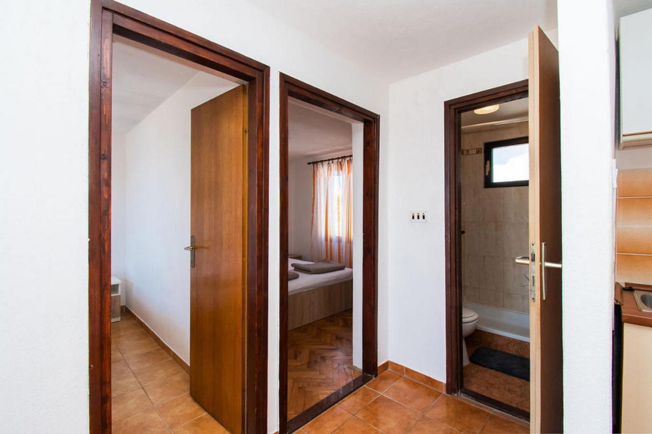 Apartments Crljenko Povljana Bagian luar foto