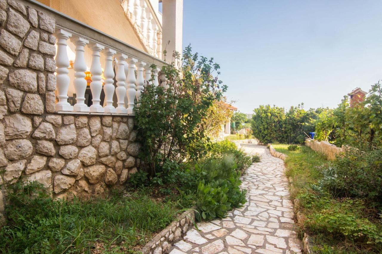 Apartments Crljenko Povljana Bagian luar foto