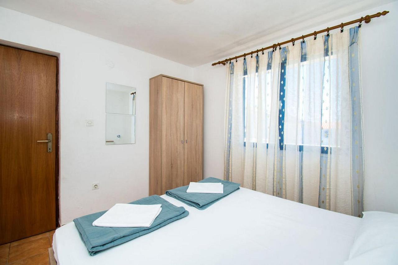 Apartments Crljenko Povljana Bagian luar foto