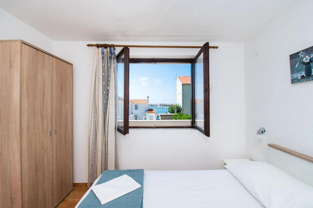 Apartments Crljenko Povljana Bagian luar foto