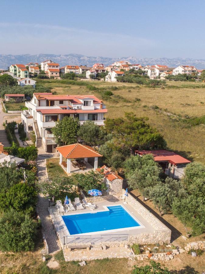 Apartments Crljenko Povljana Bagian luar foto